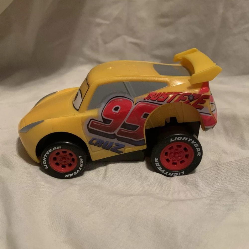 Disney Pixar Cars3 Revvin' Action #95 Cruz Ramirez